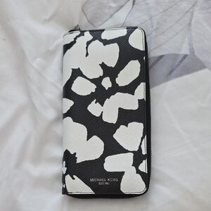 Michael Kors Monochrome Floral Zip Wallet